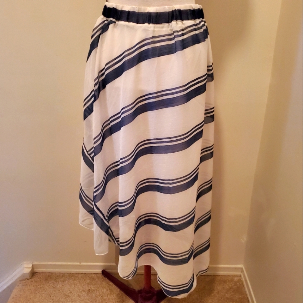 📣5 for $20!📣 Metro Wear Blue & White Skirt Asymmetrical Hem, Small